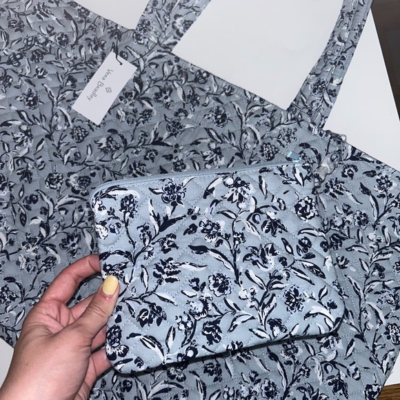 Vera Bradley Floral Pale Dusty Blue Flowers Large Tote Bag Purse Travel New Cute - Picture 3 of 3